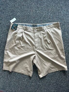 Roundtree & Yorke Men's Khaki Flat-Front Performance Shorts
